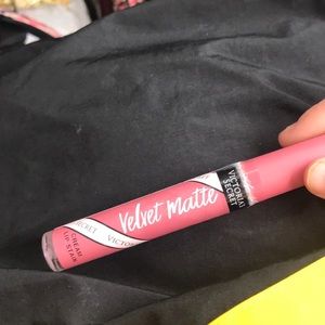Victoria Secret Velvet matte cream lip stain